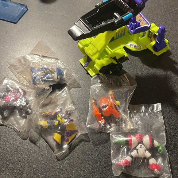 1994 Micro Machines Zbots : Mini Z’s Spy Base + 5 new Zbots - Picture 8 of 9
